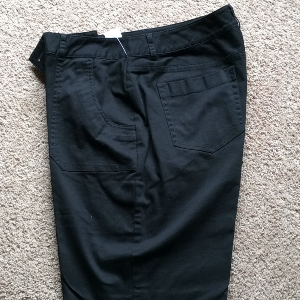 Black capris